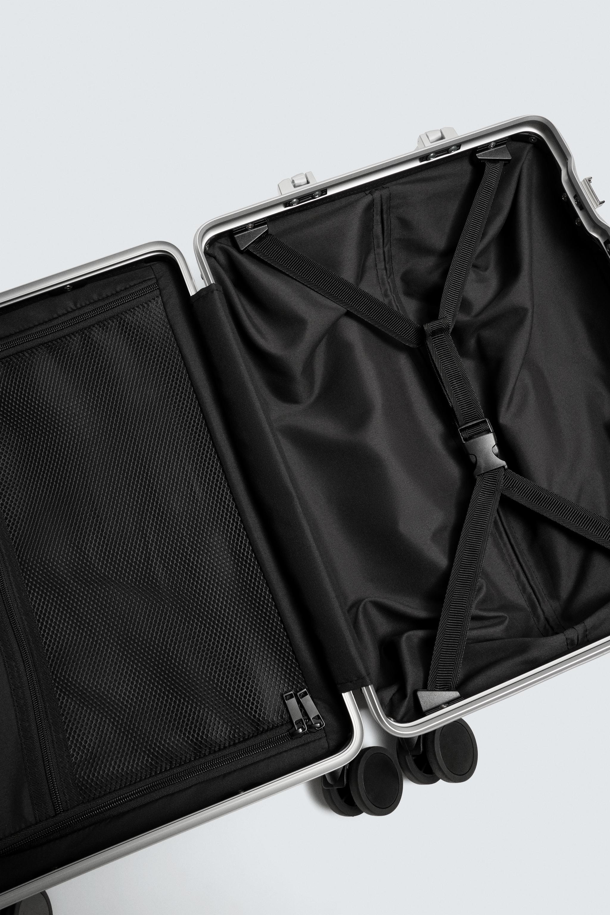 TRAVEL SUITCASE